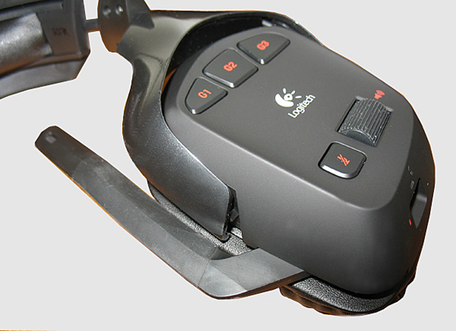 Logitech Wireless Gaming Headset G930 - Earcup and Boom