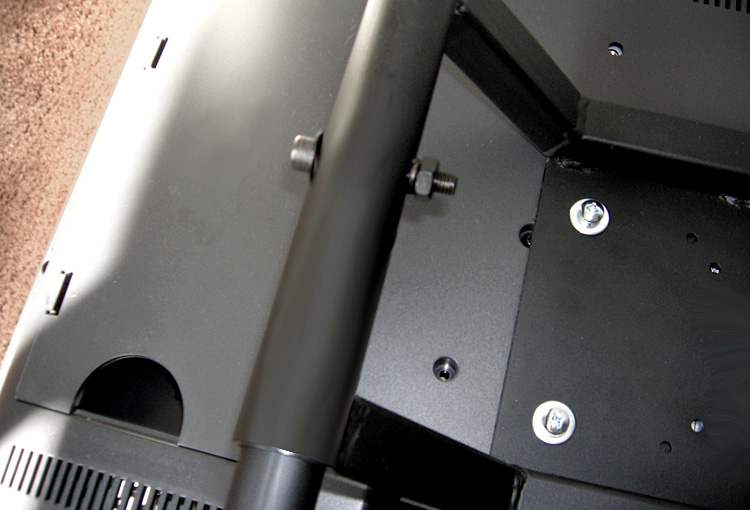 Obutto oZone Gaming Cockpit - VESA monitor bolt to attach verticals