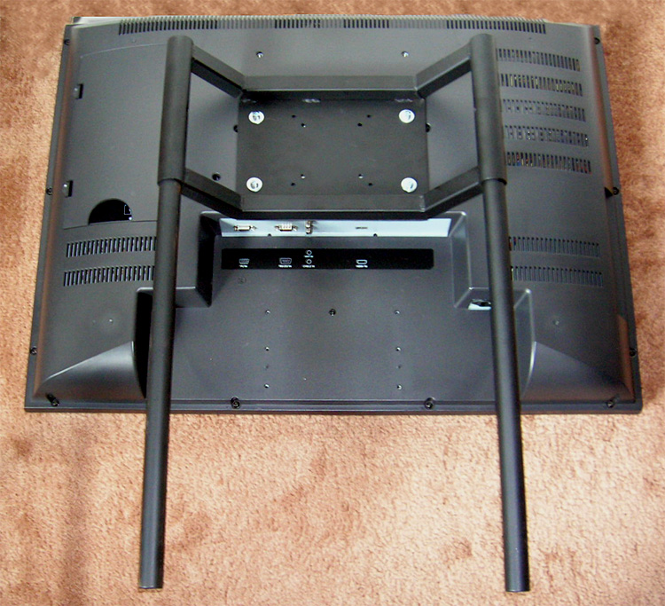 Obutto oZone Gaming Cockpit - VESA monitor with uprights added