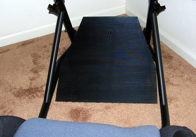 Obutto oZone Gaming Cockpit - pedal tray