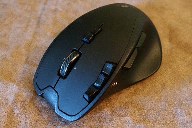 Logitech Wireless Gaming Mouse G700 - Front View