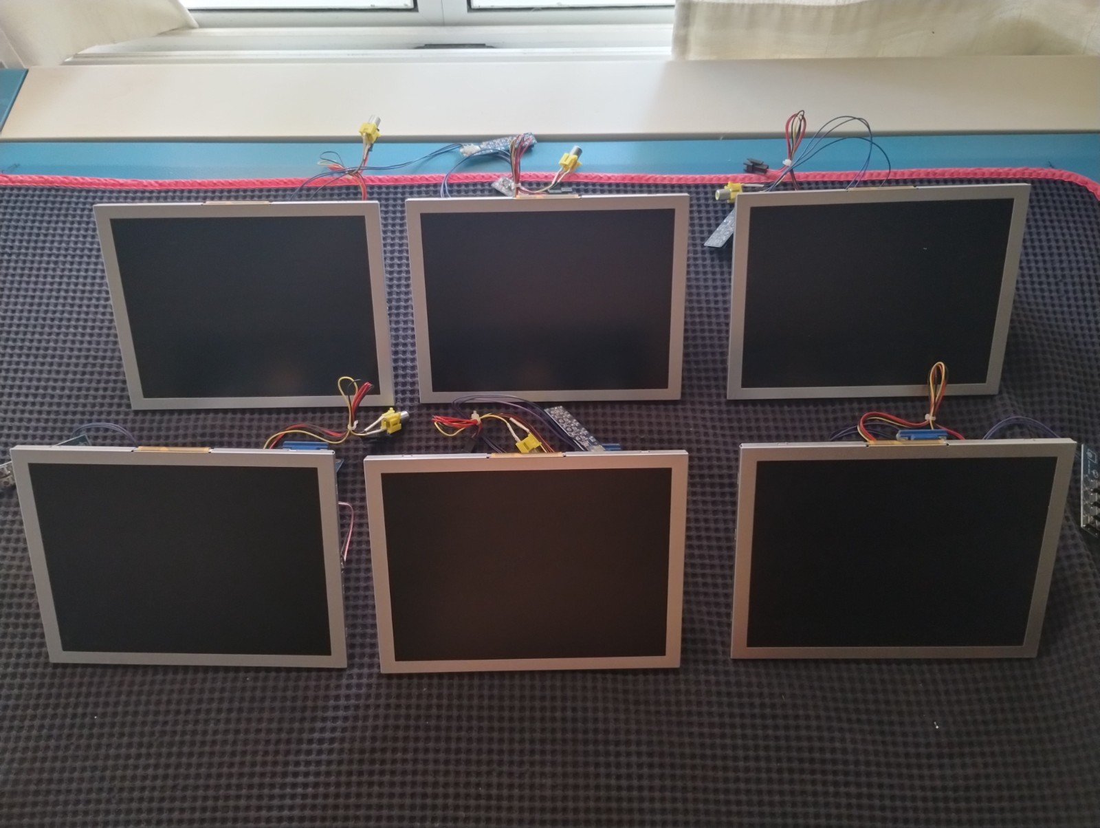 LCD TFT monitor 8 inch (lot of 6 LCD) LCD TFT monitor 8 inch (lot of 6 LCD)