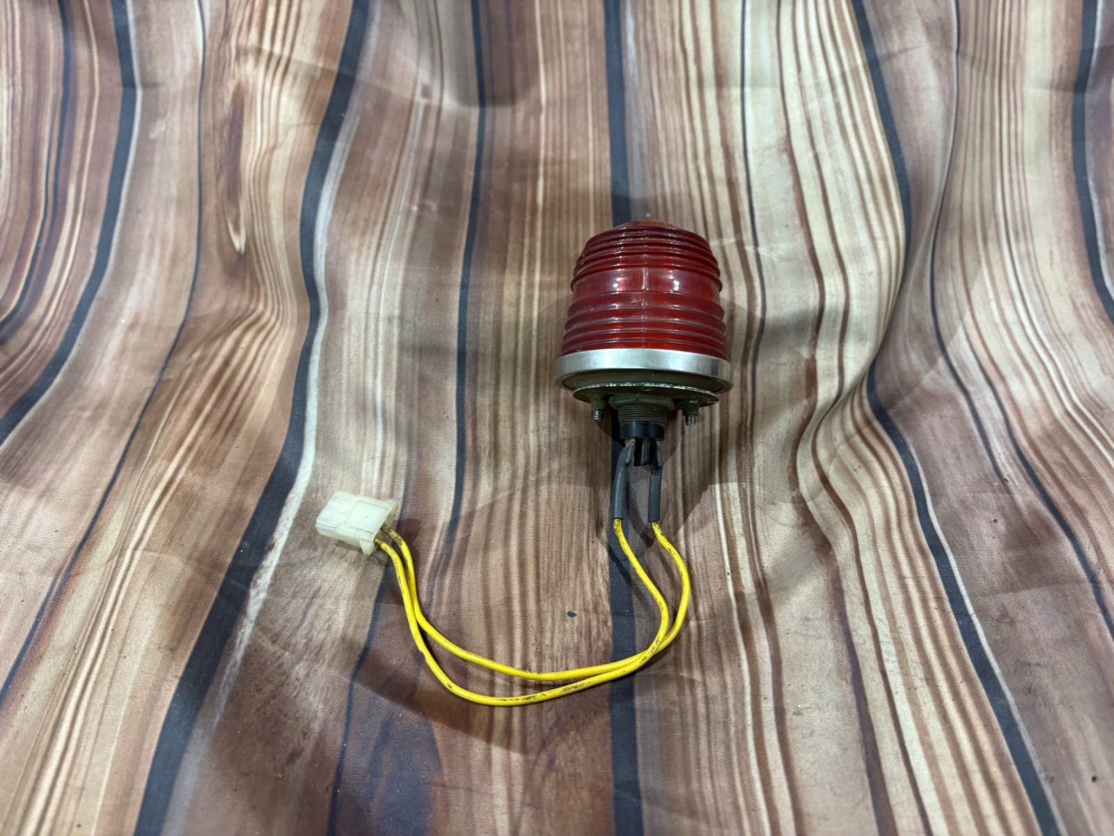 Cessna 150 Flashing Tail Beacon Light  P/N: C621001-0103 Alt P/N:C621001-0106