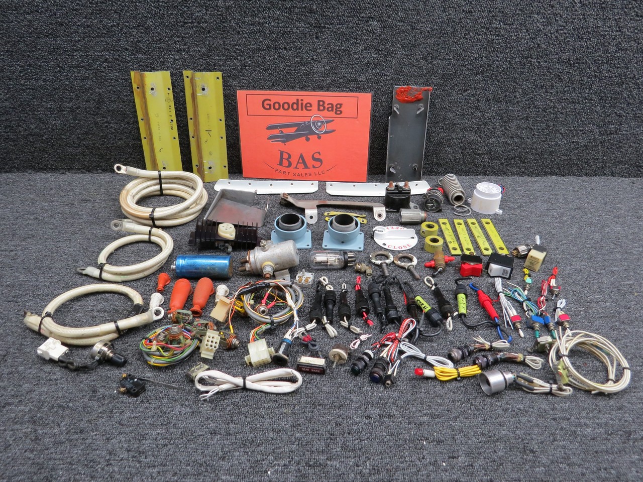 Rockwell 112TC Goodie Bag with Brackets, Cables, Mic Jacks, Etc