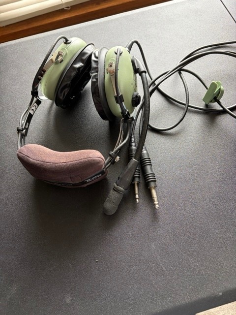 David Clark H10-13S Dual Plug Aviation Headset David Clark H10-13S Dual Plug Aviation Headset