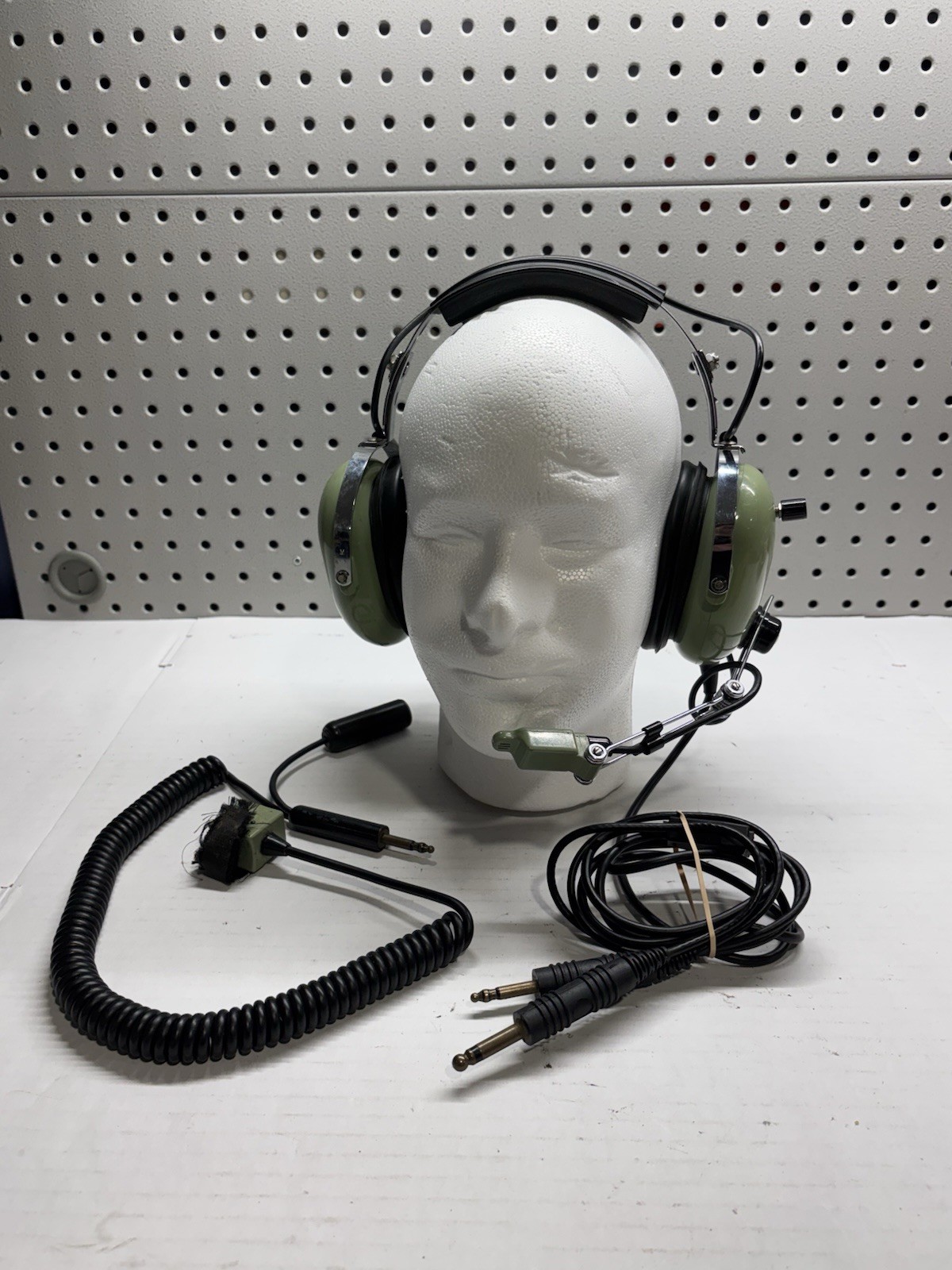 David Clark H10-40 Aviation Dual Plug Headset, Mic & C10-15 Push To Talk Switch David Clark H10-40 Aviation Dual Plug Headset, Mic & C10-15 Push To Talk Switch