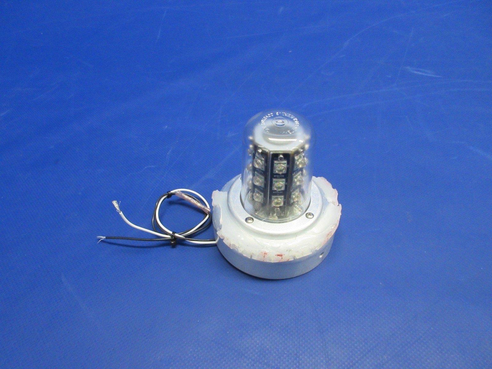 Cessna 310N Whelen 905 2005 LED Beacon 28V P/N 01-079052-05 TESTED (0726-905)